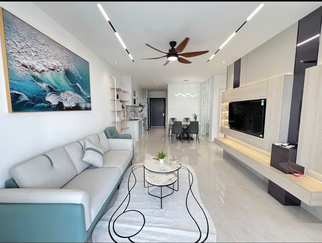 Monarchy A Garden Apartment – Rare Private Terrace & River Views
